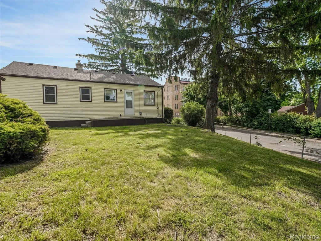 96 Oneida Street Pontiac City MI 48341