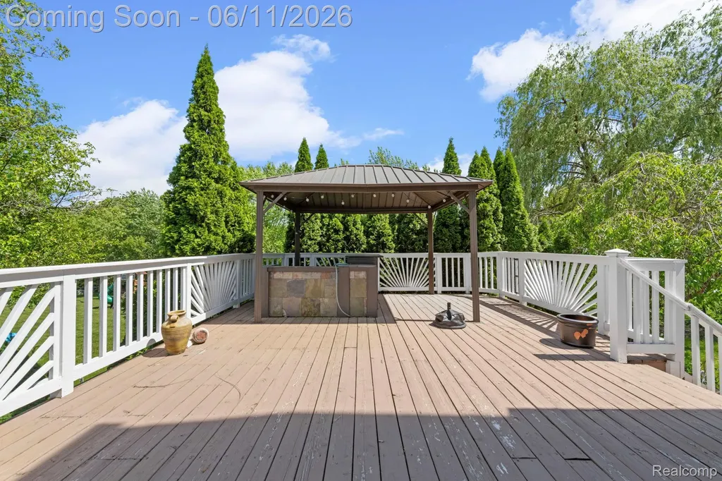 50145 Tottenham Court Canton Charter Township MI 48187