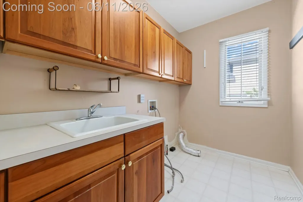 50145 Tottenham Court Canton Charter Township MI 48187
