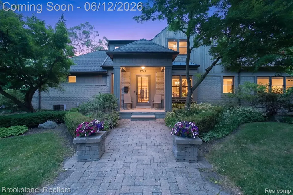 8926 Lincoln Drive Huntington Woods City MI 48070