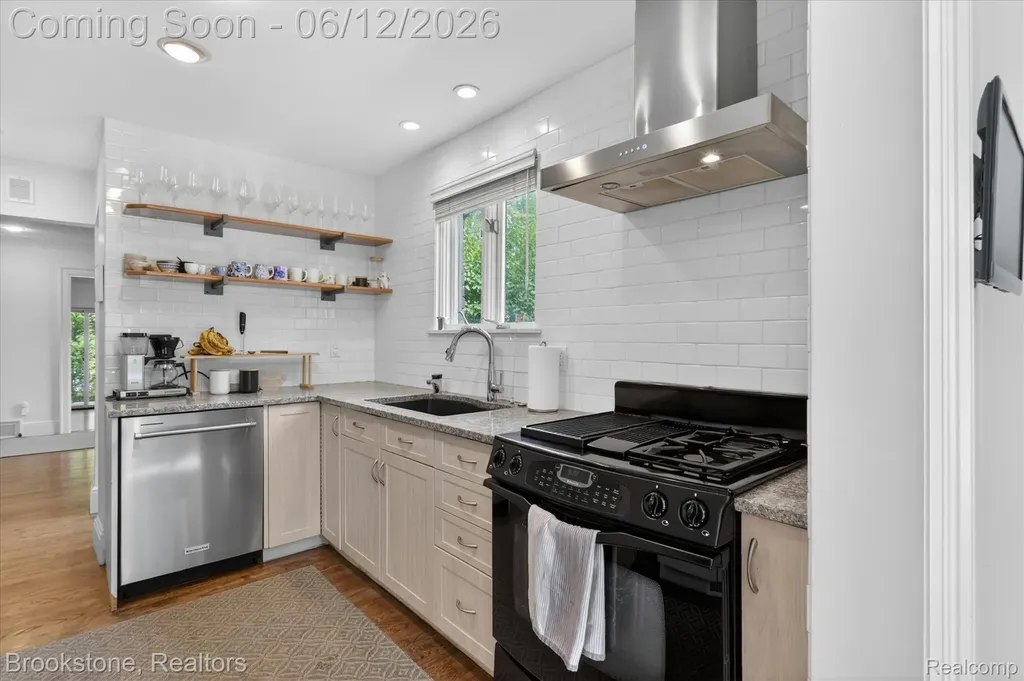 8926 Lincoln Drive Huntington Woods City MI 48070