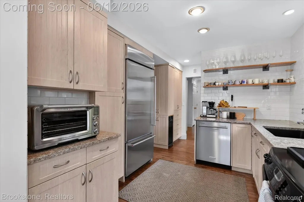 8926 Lincoln Drive Huntington Woods City MI 48070