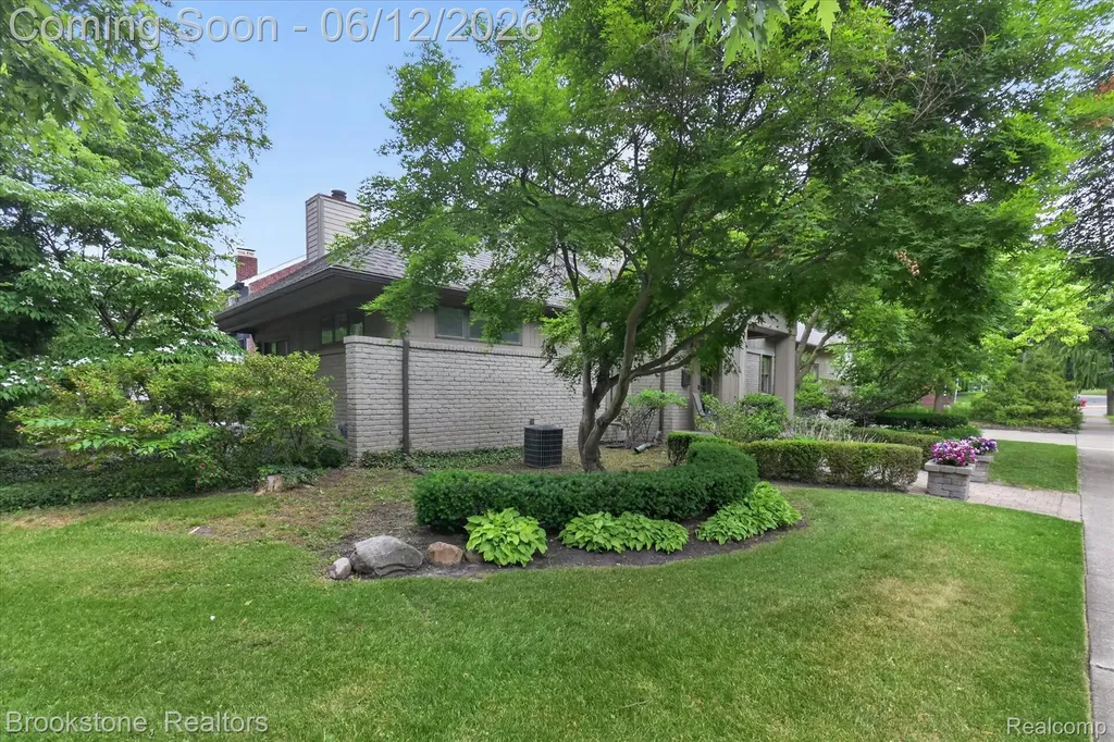 8926 Lincoln Drive Huntington Woods City MI 48070