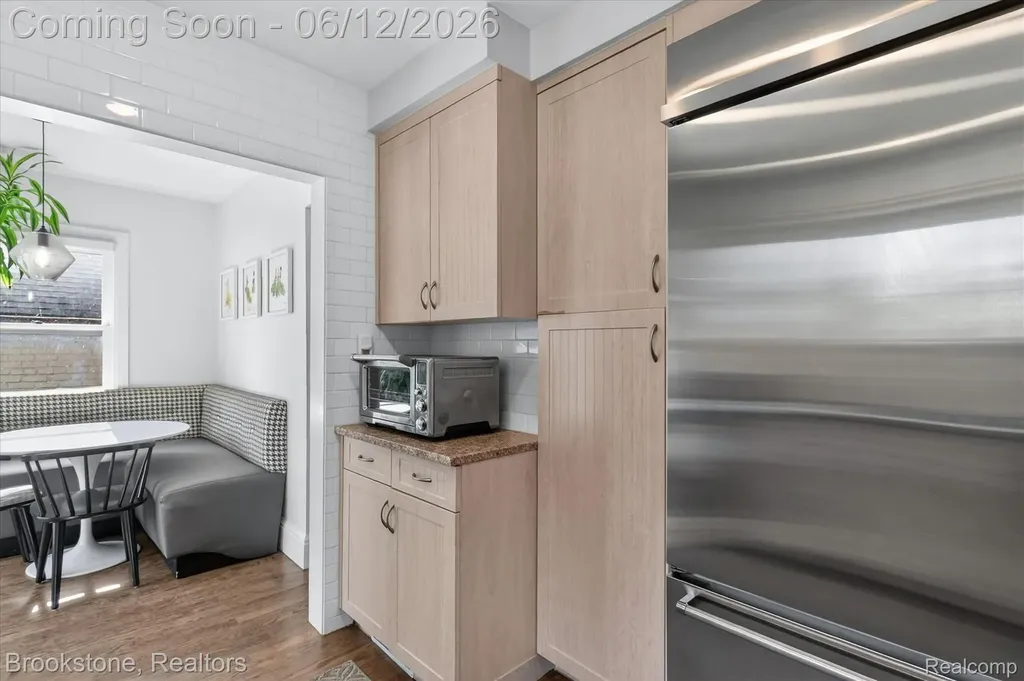 8926 Lincoln Drive Huntington Woods City MI 48070