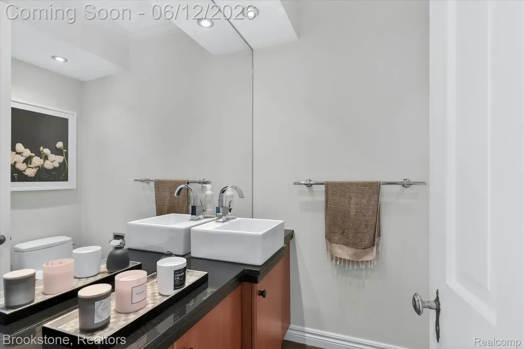 8926 Lincoln Drive Huntington Woods City MI 48070
