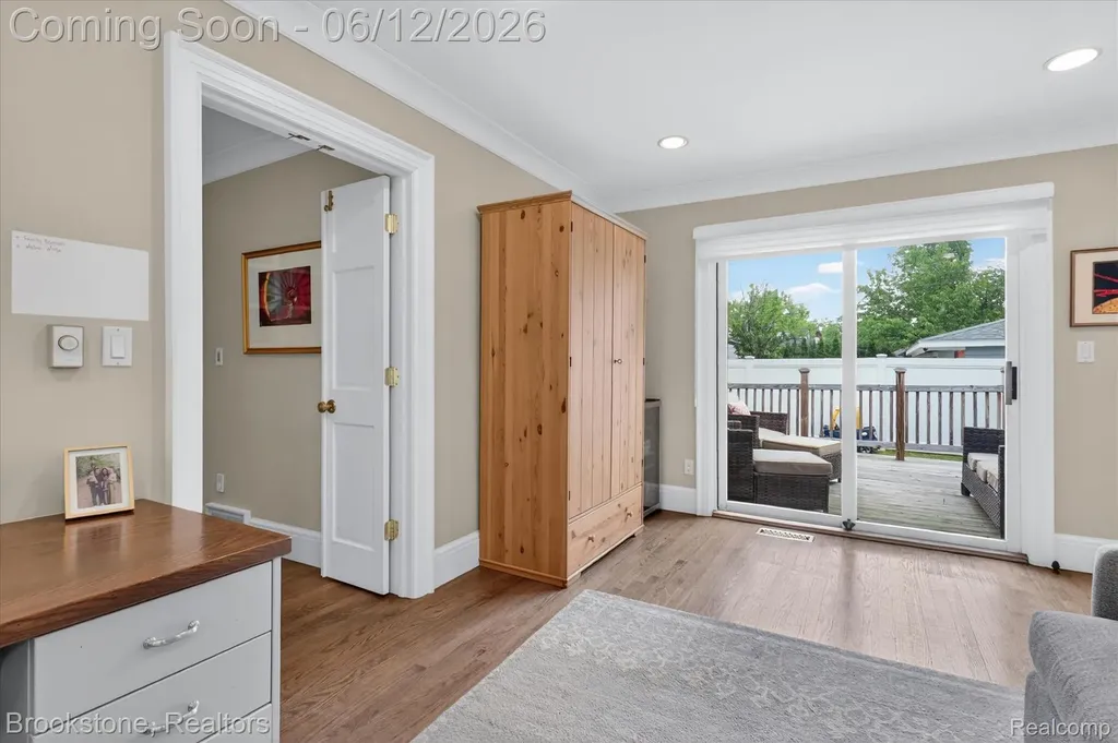 8926 Lincoln Drive Huntington Woods City MI 48070
