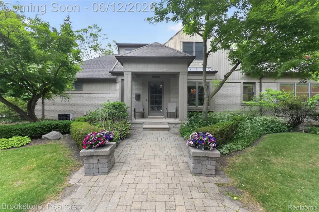 8926 Lincoln Drive Huntington Woods City MI 48070