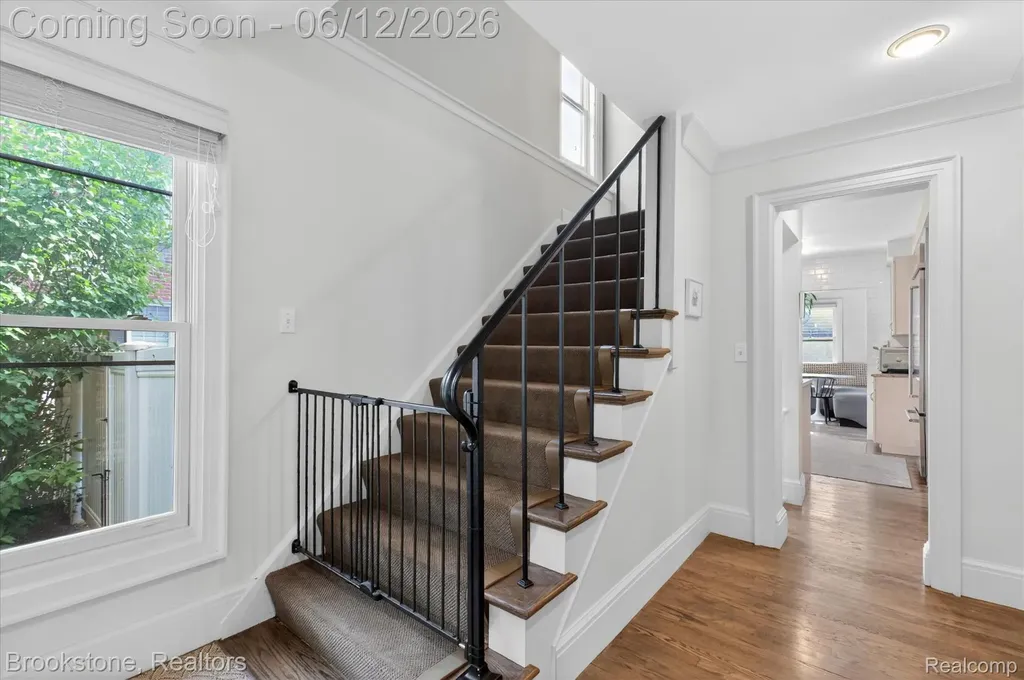 8926 Lincoln Drive Huntington Woods City MI 48070