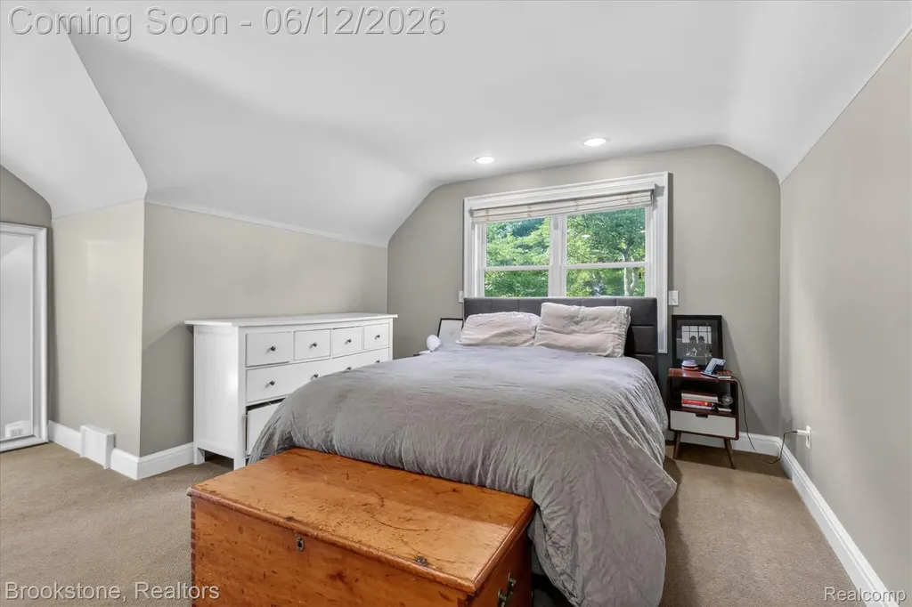8926 Lincoln Drive Huntington Woods City MI 48070
