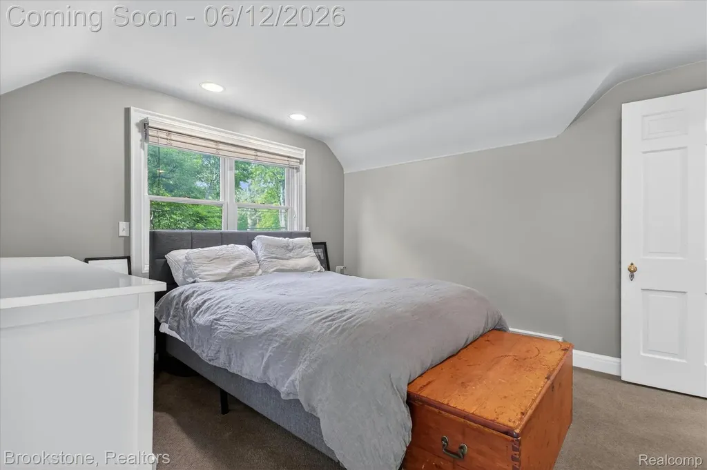 8926 Lincoln Drive Huntington Woods City MI 48070