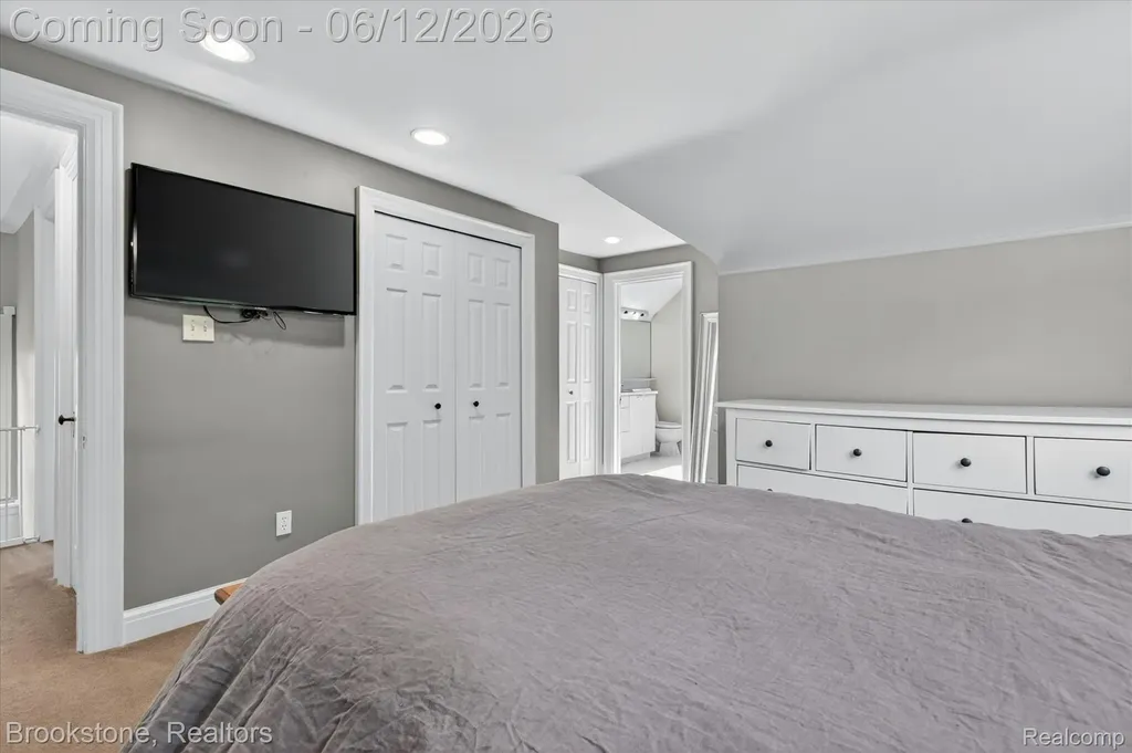 8926 Lincoln Drive Huntington Woods City MI 48070