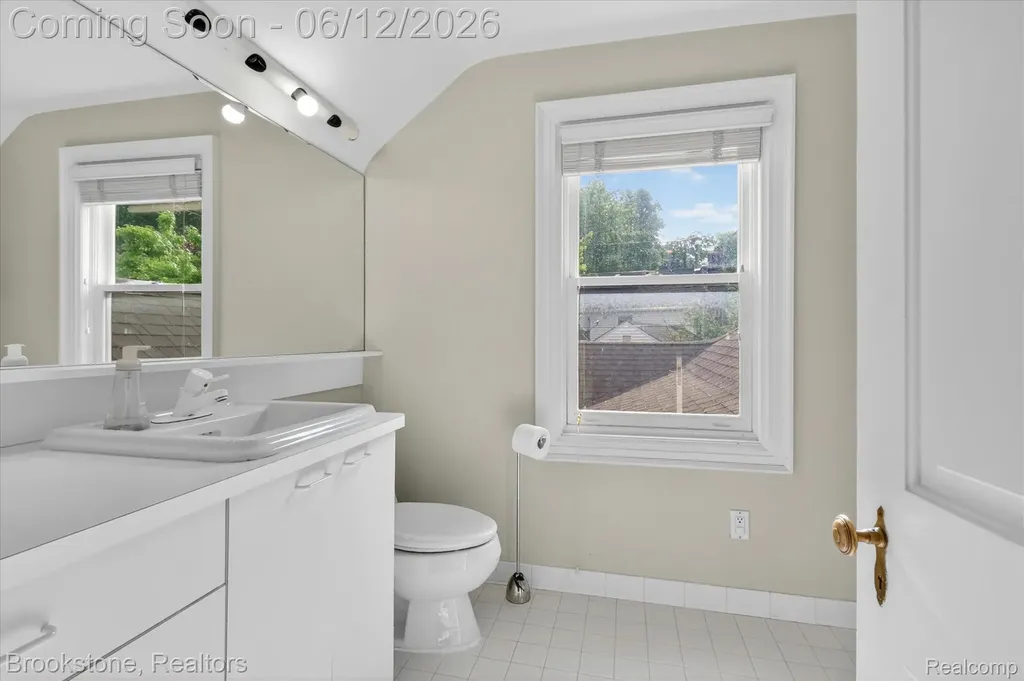 8926 Lincoln Drive Huntington Woods City MI 48070