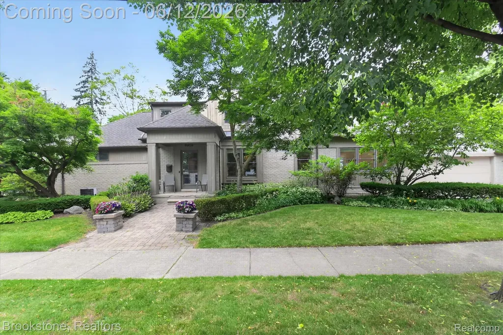 8926 Lincoln Drive Huntington Woods City MI 48070