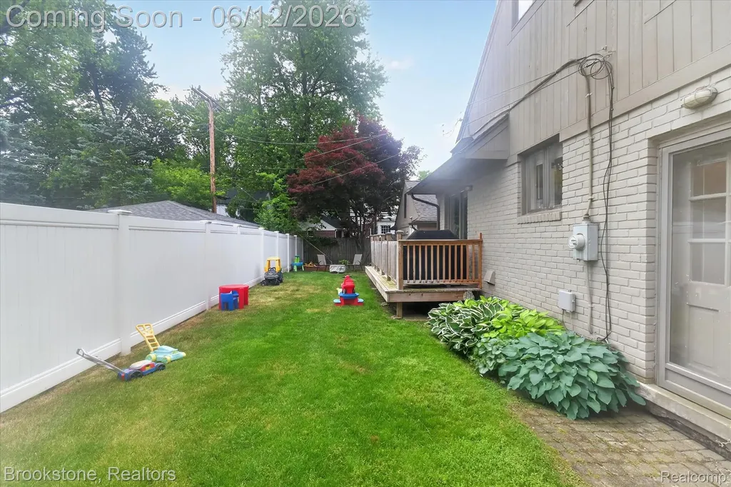 8926 Lincoln Drive Huntington Woods City MI 48070