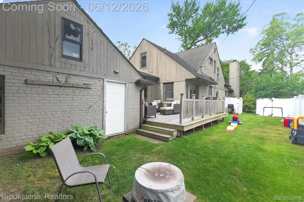 8926 Lincoln Drive Huntington Woods City MI 48070