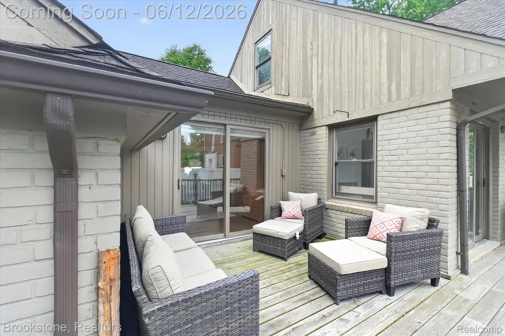 8926 Lincoln Drive Huntington Woods City MI 48070
