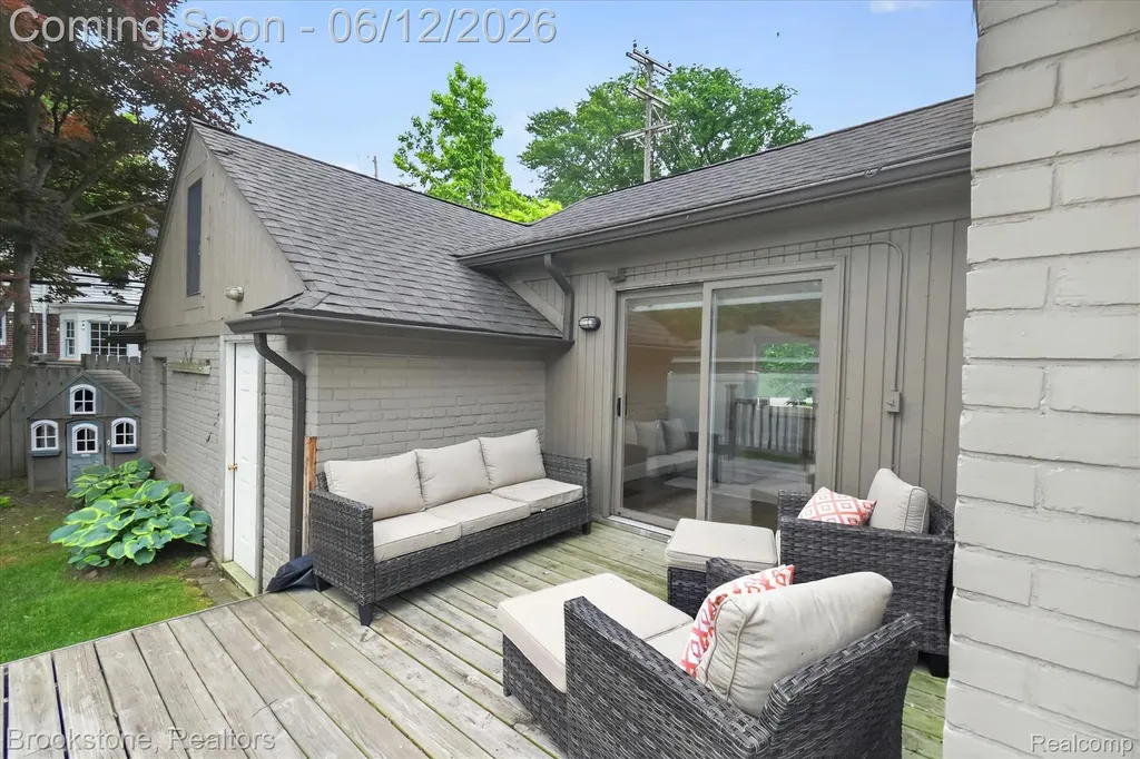 8926 Lincoln Drive Huntington Woods City MI 48070