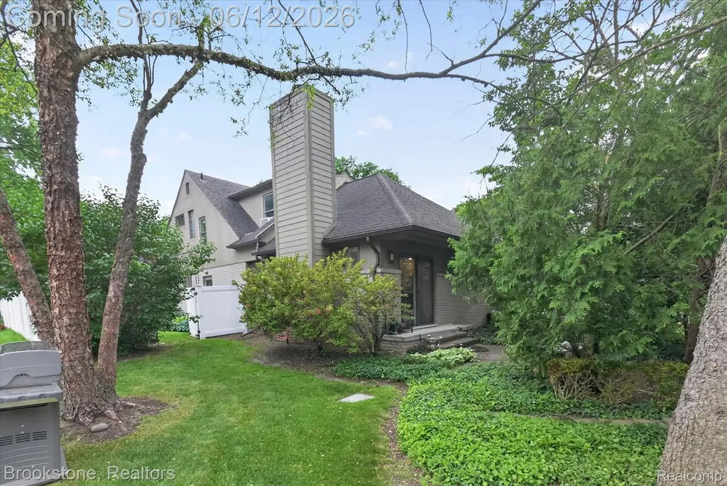 8926 Lincoln Drive Huntington Woods City MI 48070