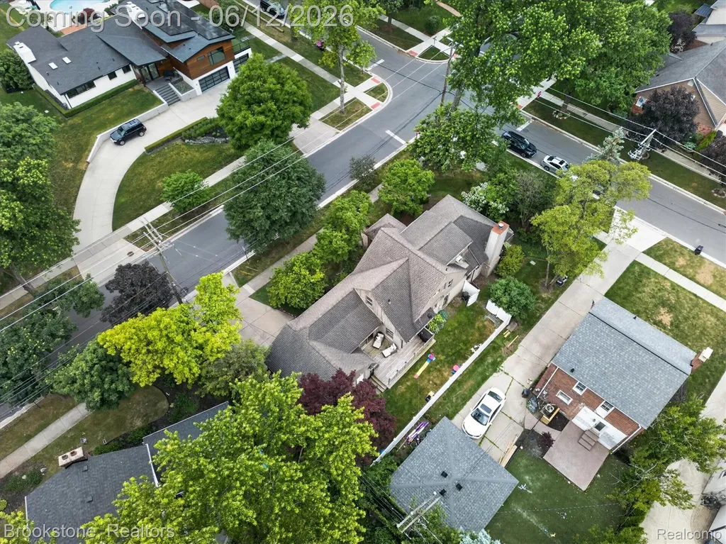 8926 Lincoln Drive Huntington Woods City MI 48070