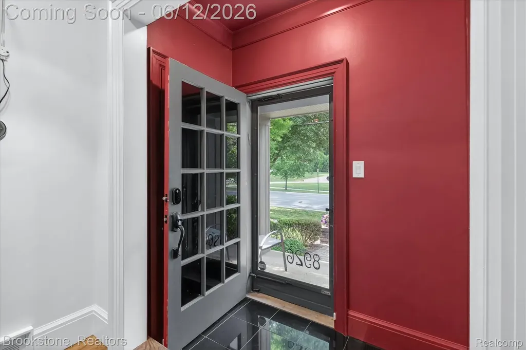 8926 Lincoln Drive Huntington Woods City MI 48070