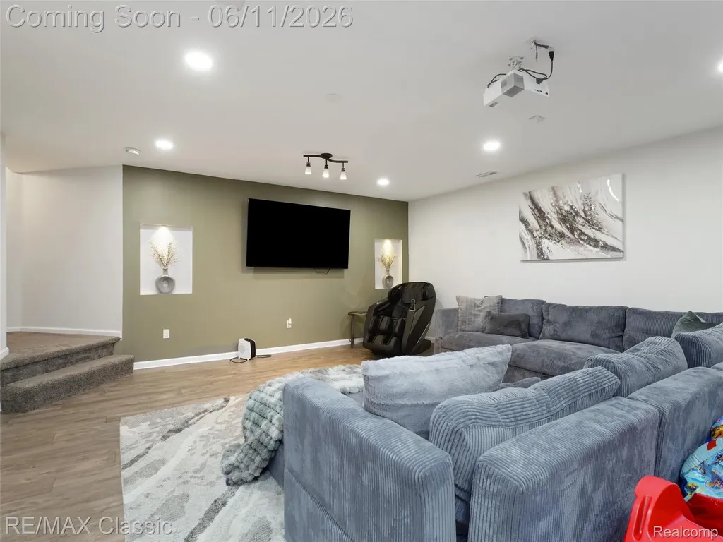 24869 Ivy Novi City MI 48375