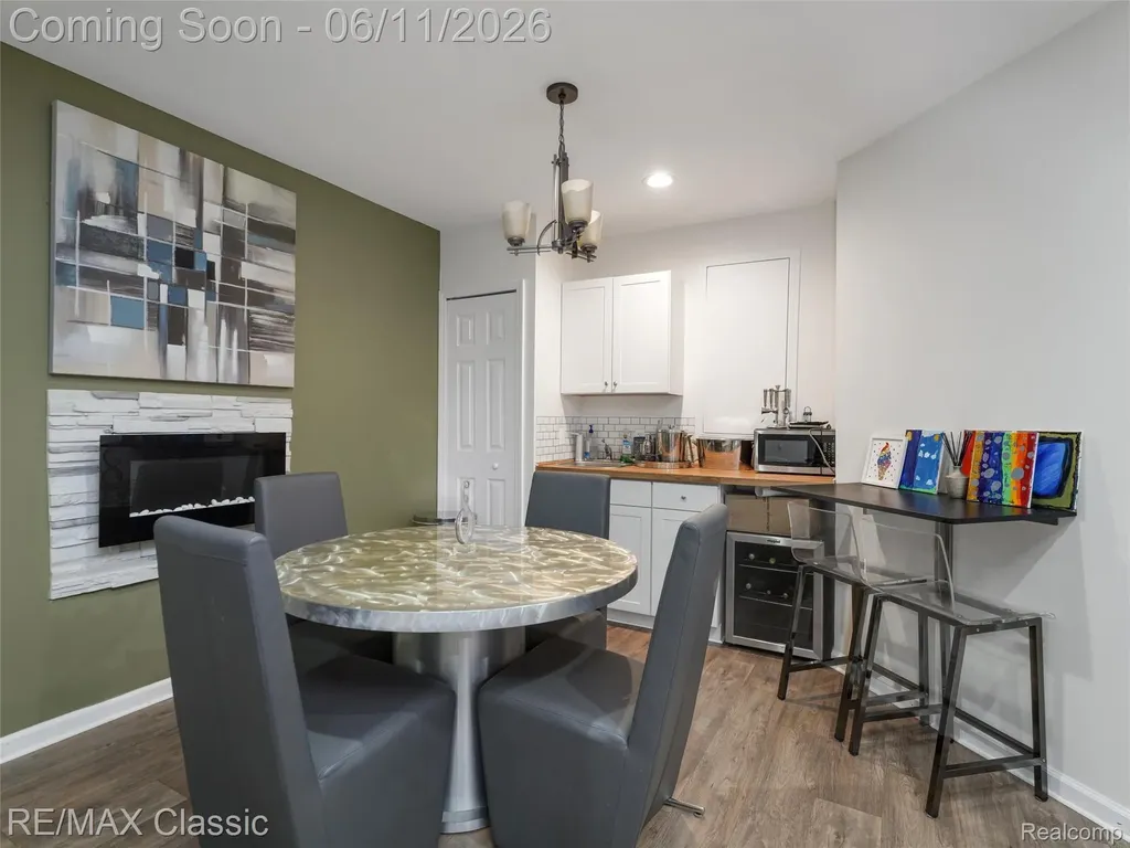 24869 Ivy Novi City MI 48375