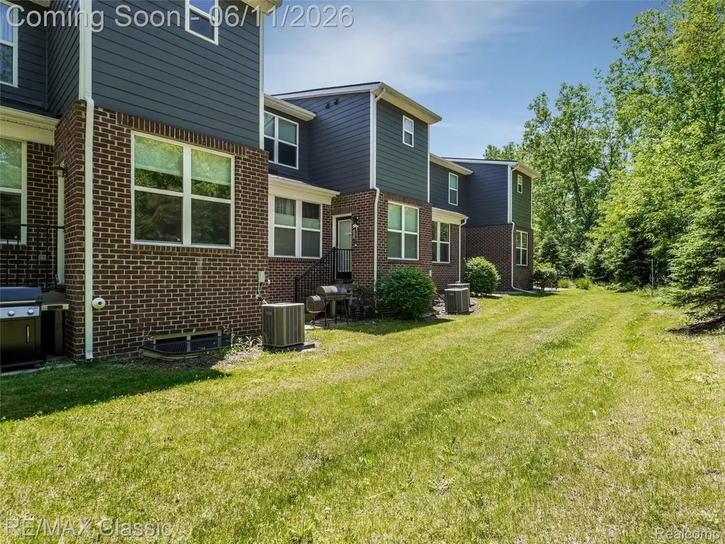 24869 Ivy Novi City MI 48375
