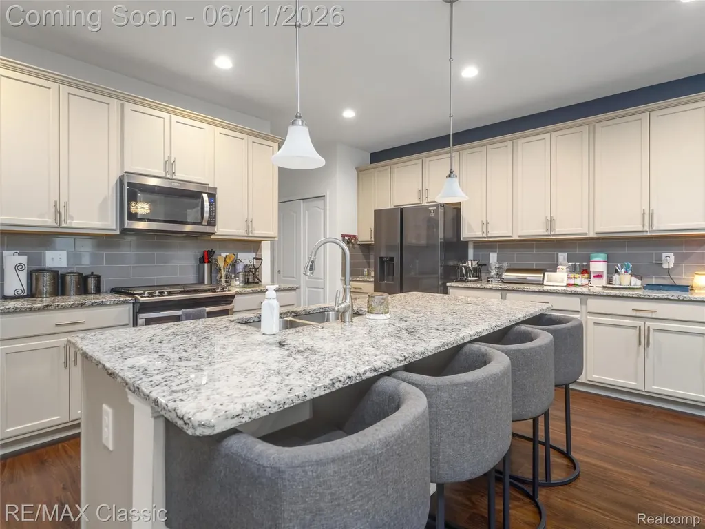 24869 Ivy Novi City MI 48375