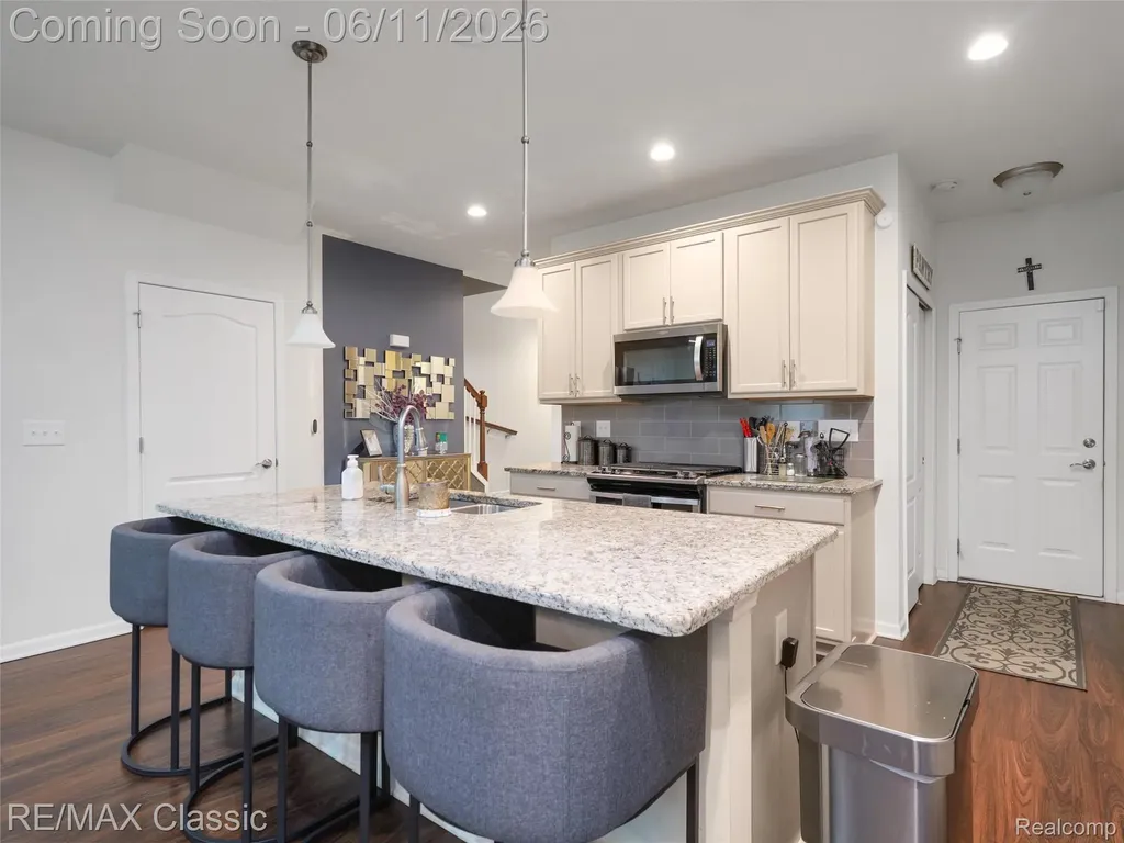 24869 Ivy Novi City MI 48375