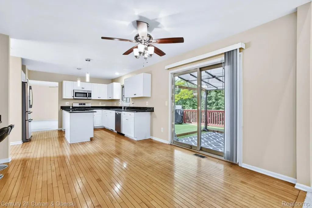 24403 Elmhurst Avenue Farmington Hills City MI 48336