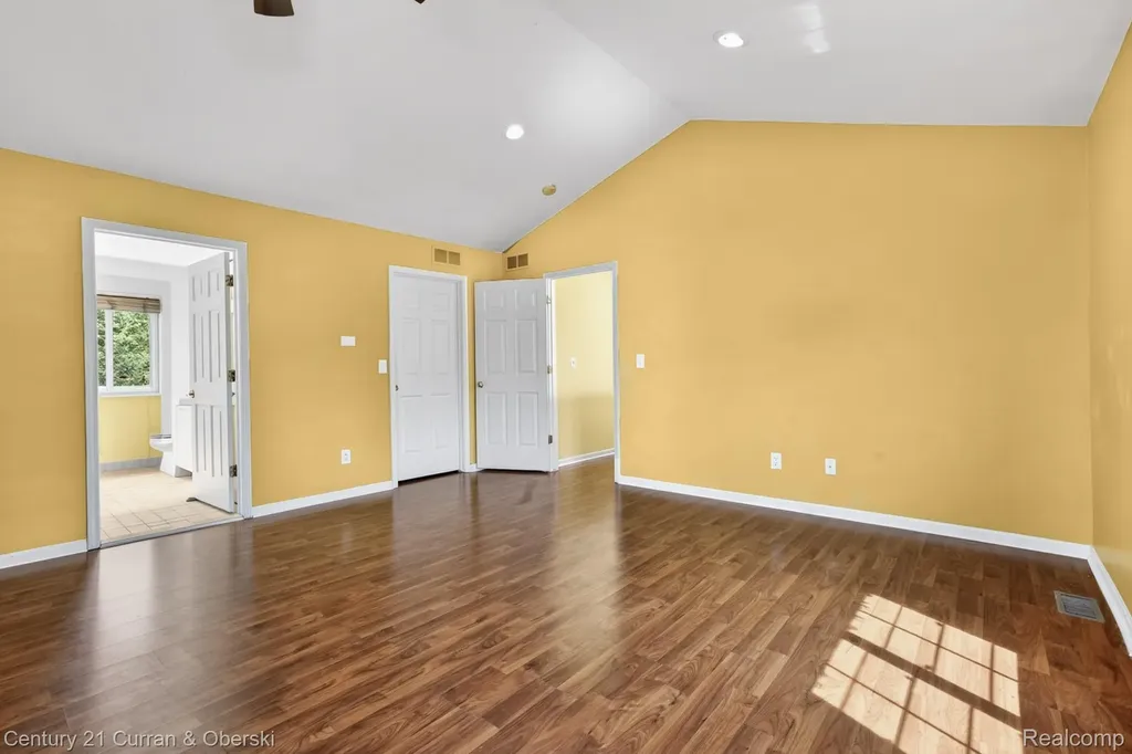 24403 Elmhurst Avenue Farmington Hills City MI 48336