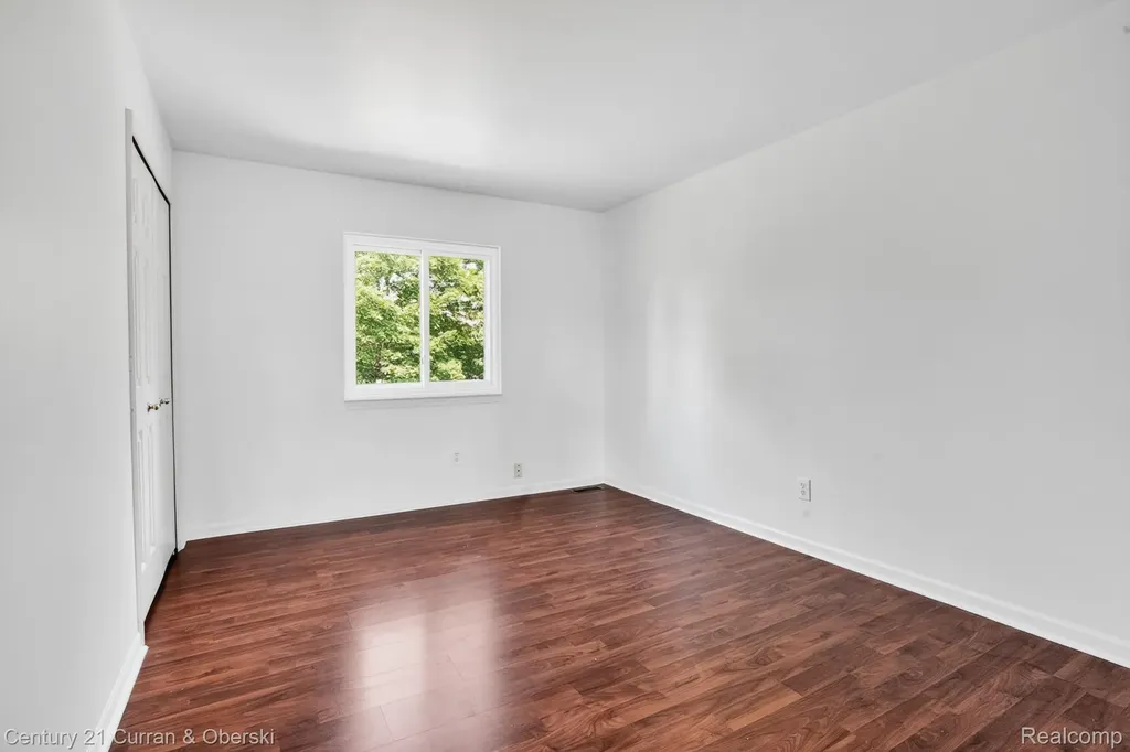 24403 Elmhurst Avenue Farmington Hills City MI 48336