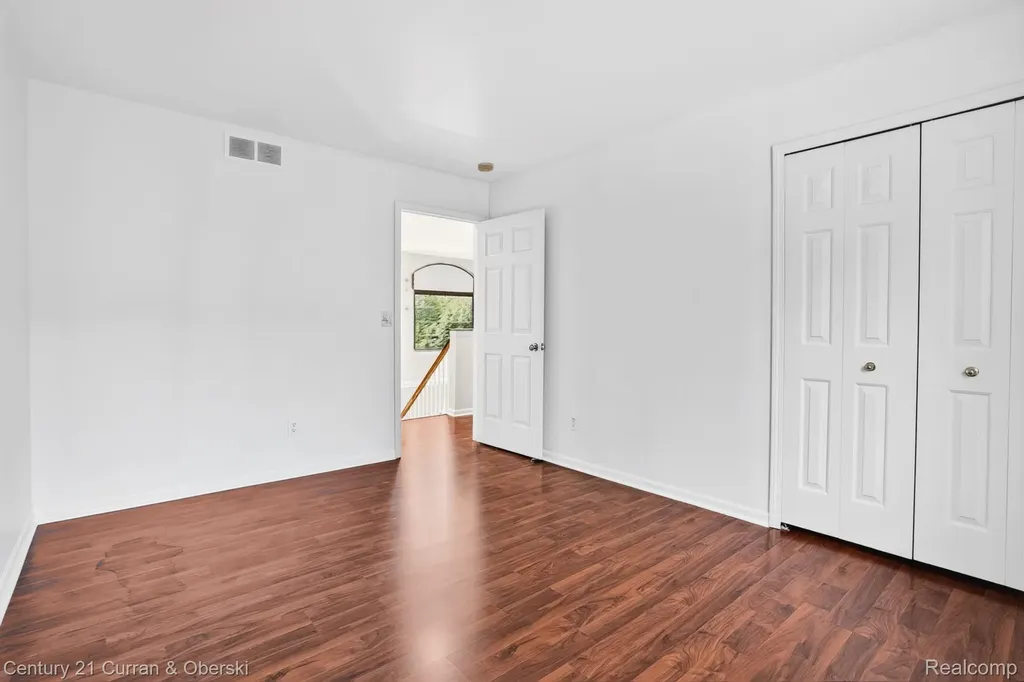 24403 Elmhurst Avenue Farmington Hills City MI 48336