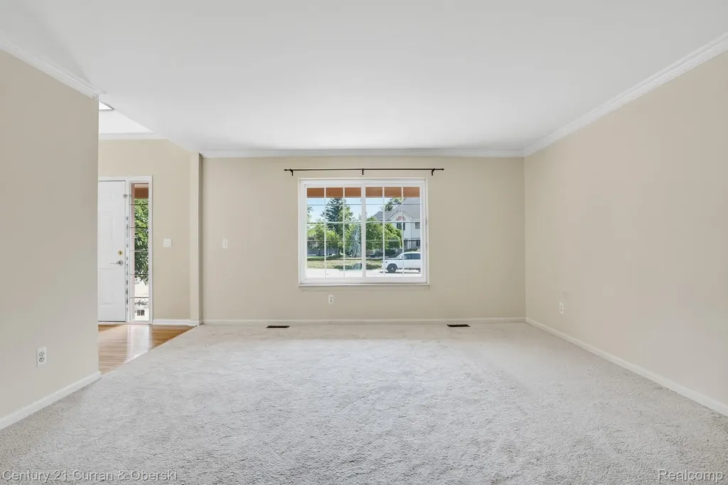 24403 Elmhurst Avenue Farmington Hills City MI 48336