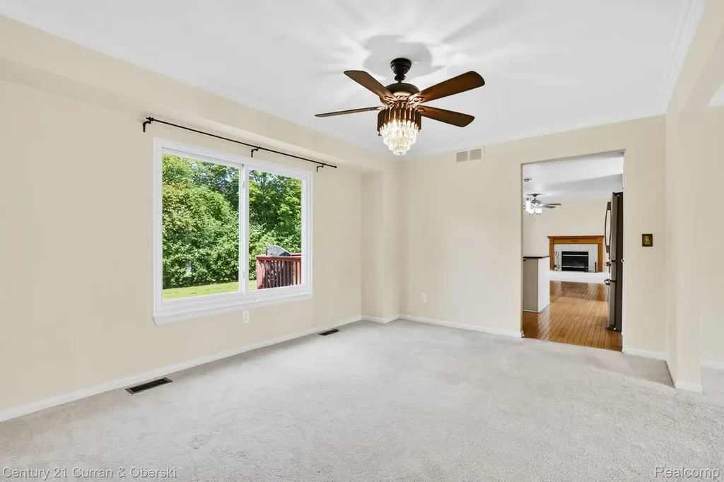 24403 Elmhurst Avenue Farmington Hills City MI 48336
