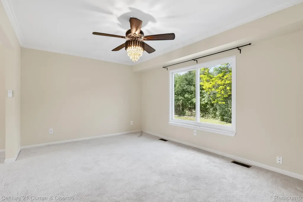 24403 Elmhurst Avenue Farmington Hills City MI 48336