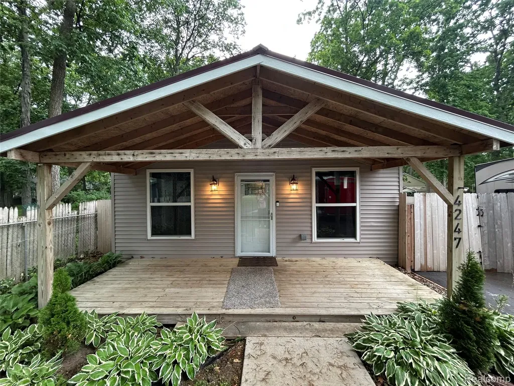 4247 Laforest Drive Waterford Charter Township MI 48329