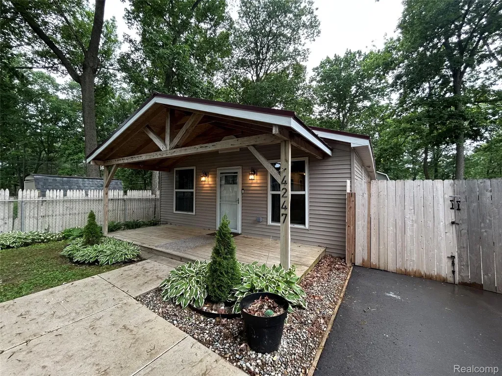 4247 Laforest Drive Waterford Charter Township MI 48329