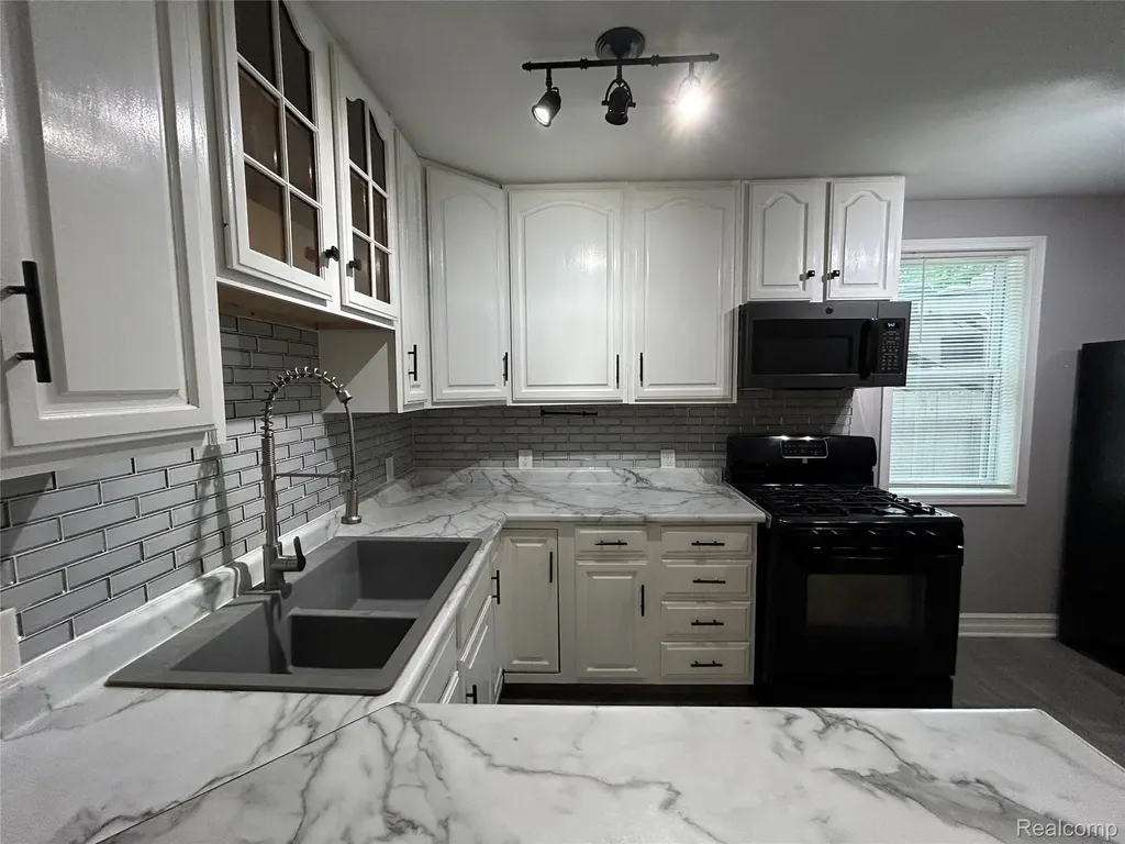 4247 Laforest Drive Waterford Charter Township MI 48329