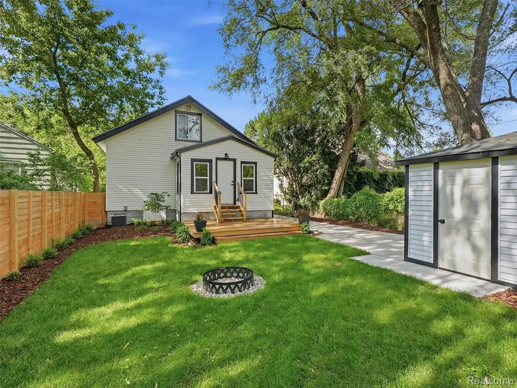 480 Ardmore Drive Ferndale City MI 48220