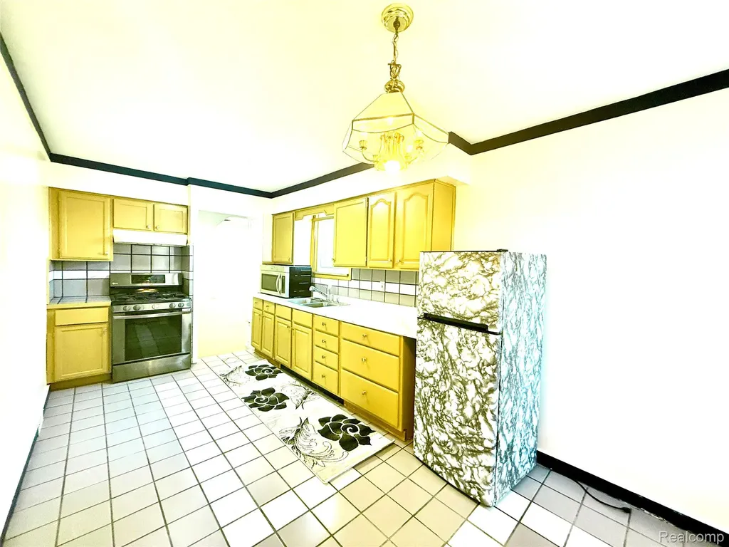 19643 Caldwell Street Detroit City MI 48234
