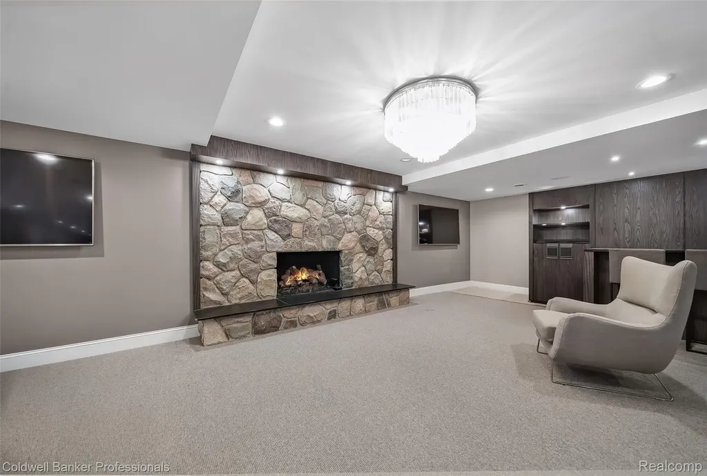 477 Dunston Road Bloomfield Charter Township MI 48304