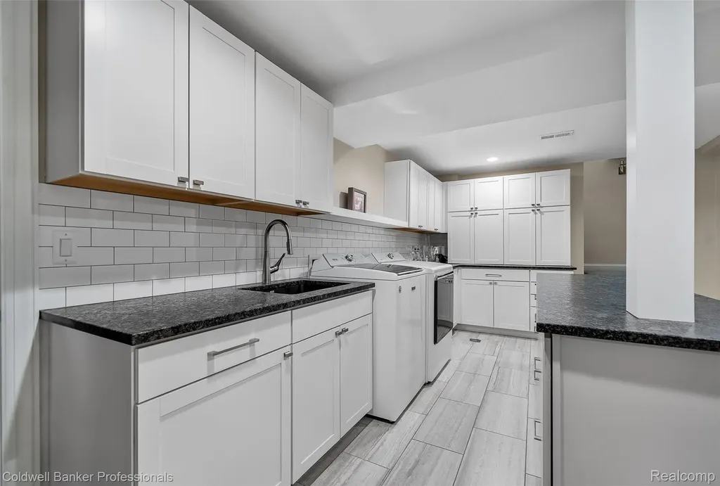 477 Dunston Road Bloomfield Charter Township MI 48304