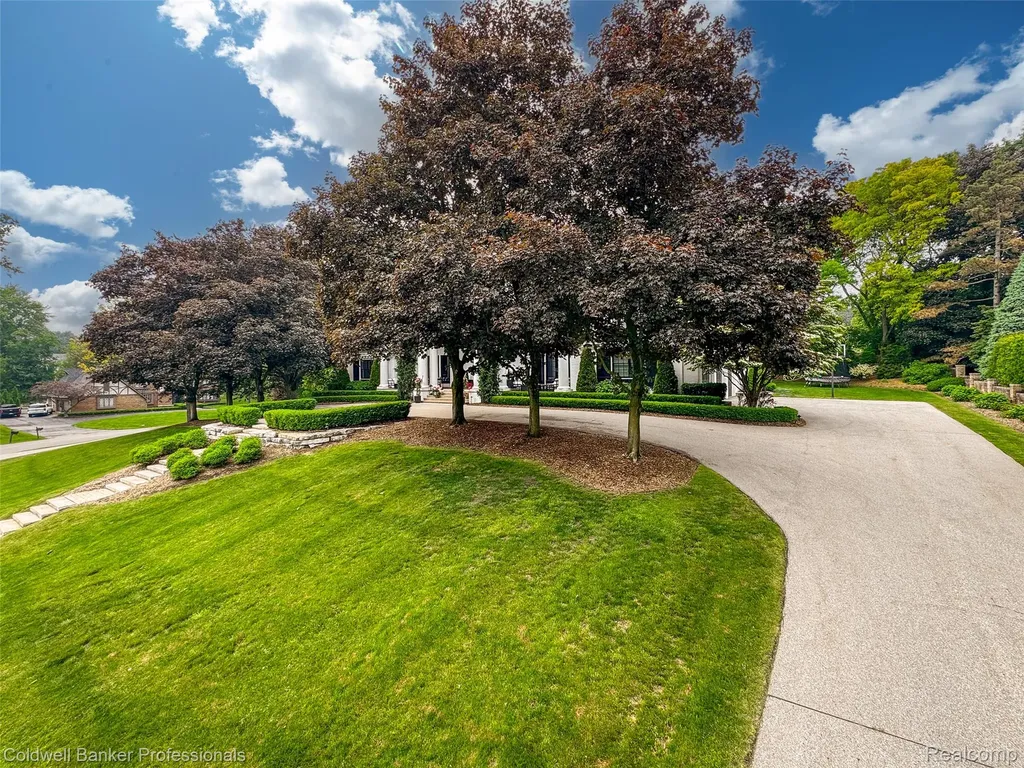 477 Dunston Road Bloomfield Charter Township MI 48304