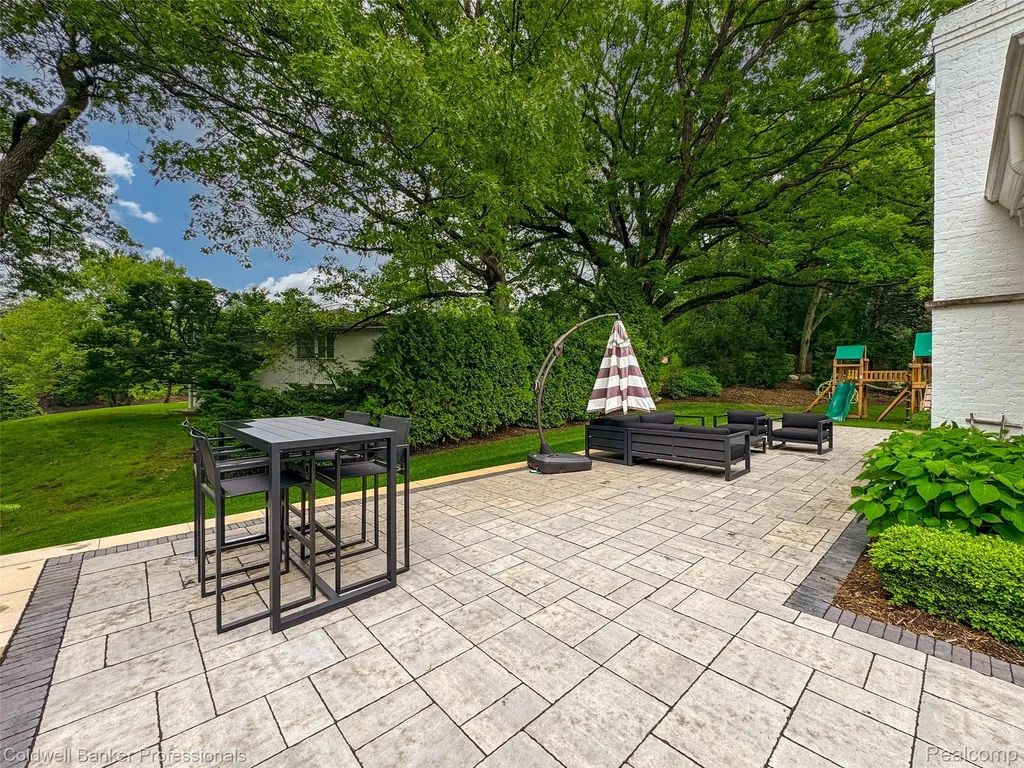 477 Dunston Road Bloomfield Charter Township MI 48304