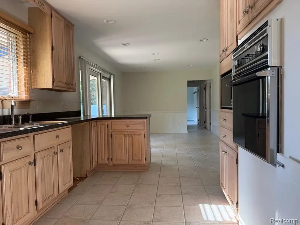 10804 Kolb Avenue Allen Park City MI 48101