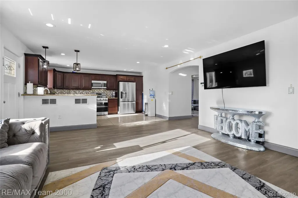 9957 Tuxedo Street Dearborn City MI 48120