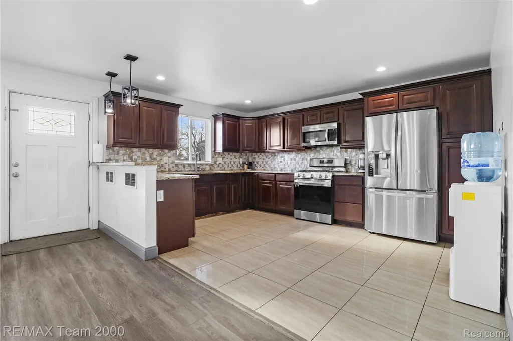 9957 Tuxedo Street Dearborn City MI 48120