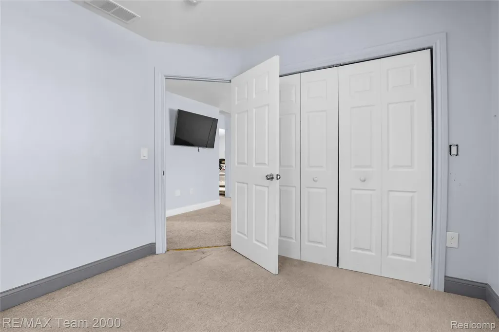 9957 Tuxedo Street Dearborn City MI 48120