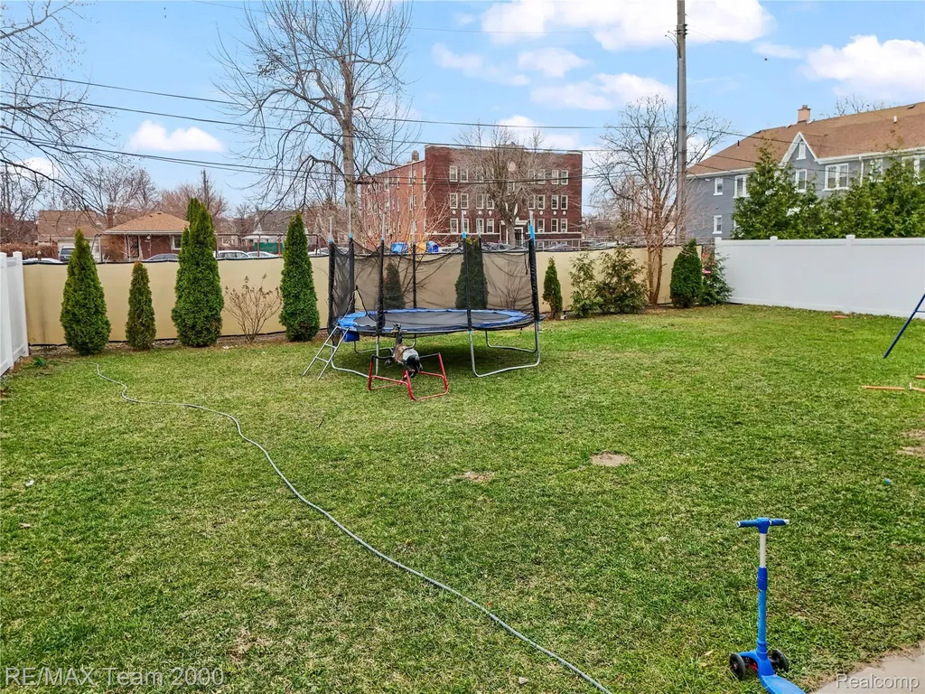 9957 Tuxedo Street Dearborn City MI 48120